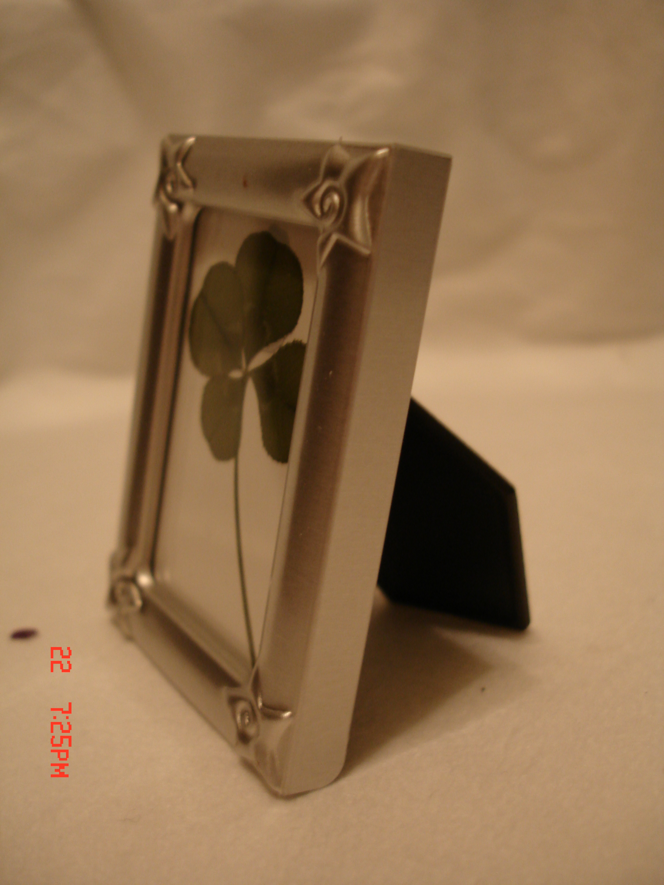 4_leaf_clover_in_silver_frame.JPG